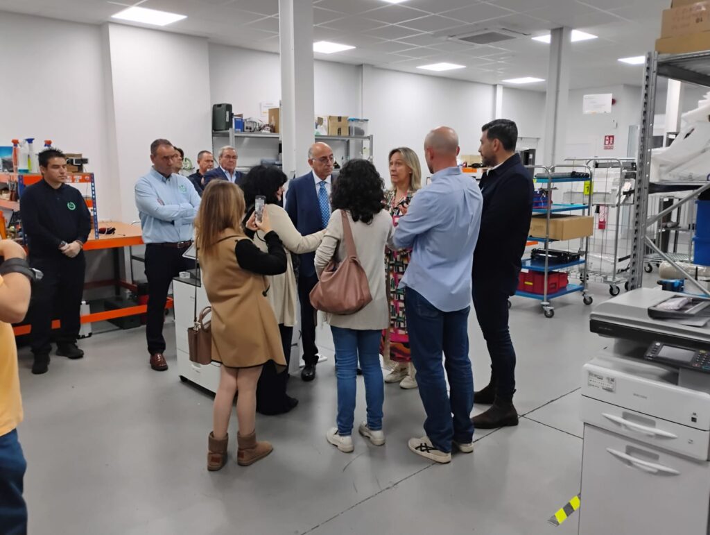 Autoridades-y-prensa-Fabrica-Ricopia